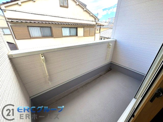【バルコニー】 | ～浜中町2丁目新築戸建て～ | 広々としたバルコニーで洗濯物もたっぷり干せます。
