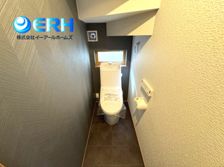 【トイレ】 | ～浜中町2丁目新築戸建て～ | ゆったりとした空間のトイレが2ヶ所あり、込み合う時間でも問題ありません。