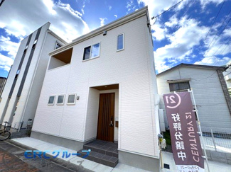 【外観】 | ～浜中町2丁目新築戸建て～ | 白を基調とした外観です。3階建てで閑静な住宅に似合う素敵な戸建です。