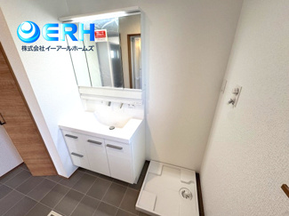 【独立洗面台】 | ～浜中町2丁目新築戸建て～ | 朝の忙しい時間も広々シャンプードレッサーがあればらくらくです。