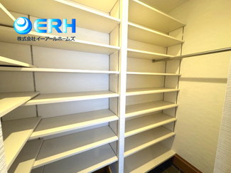 【収納】 | ～浜中町2丁目新築戸建て～ | シューズクロークがあり、ベビーカーや趣味の道具がたっぷり収納できます。