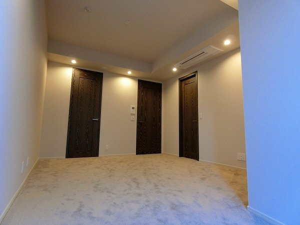 港区三田２丁目の賃貸マンションの洋室