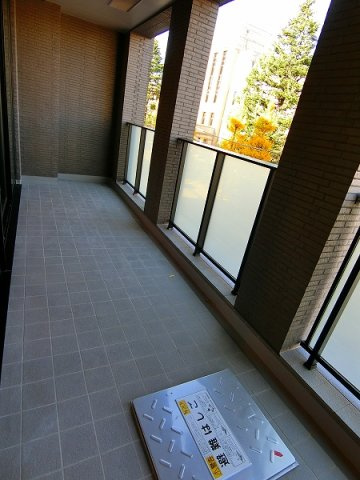 港区三田２丁目の賃貸マンションのバルコニー