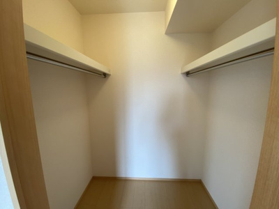 【収納】 | メゾンベールB | 洋室のウォークインクローゼットです。
