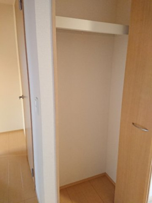 【収納】 | メゾンベールB | 玄関入ってすぐ左に収納スペース有り！！