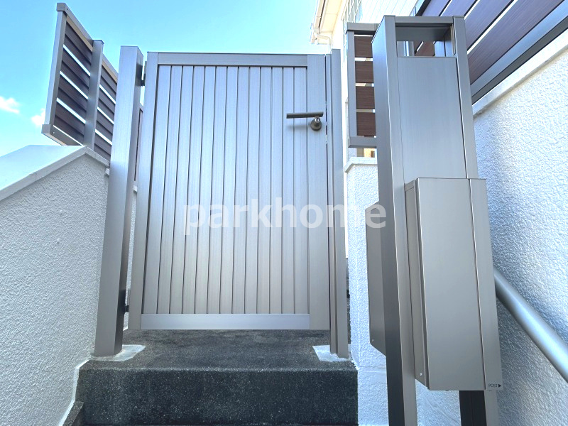 高知市福井町　中古住宅のエントランス