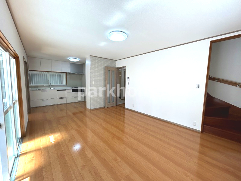 高知市福井町　中古住宅の居間・リビング|１F：16LDK