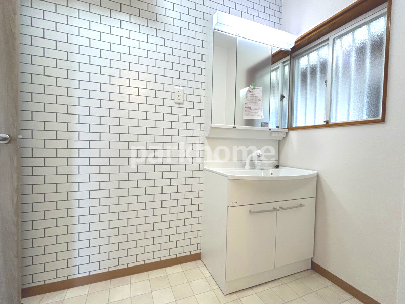 高知市福井町　中古住宅の独立洗面台