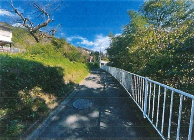 あきる野市三内　売地の前面道路含む現地写真