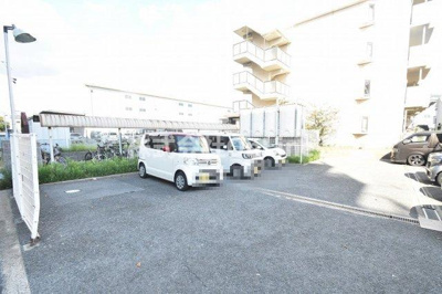 【駐車場】 | ルミエールやまもと