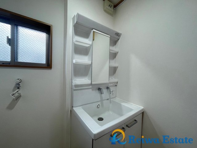 中古戸建　茅ヶ崎市美住町の独立洗面台