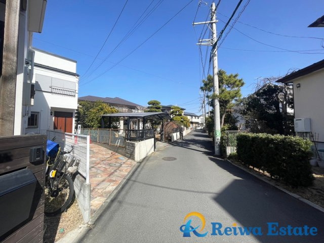 中古戸建　茅ヶ崎市美住町の前面道路含む現地写真