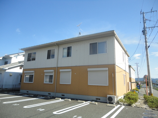 サンライズ北野B棟【キャッシュバック対象物件】の駐車場|駐車場があるので、車を買う予定の方も安心です