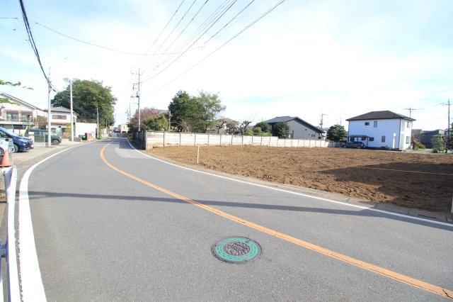 川越市小堤　建築条件なし売地　東武東上線『鶴ヶ島駅』徒歩21分　【名細小学区】の前面道路含む現地写真