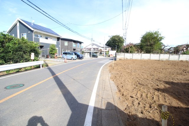 川越市小堤　建築条件なし売地　東武東上線『鶴ヶ島駅』徒歩21分　【名細小学区】の前面道路含む現地写真