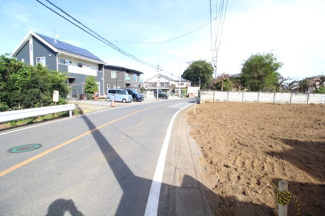 【前面道路含む現地写真】 | 川越市小堤　建築条件なし売地　東武東上線『鶴ヶ島駅』徒歩21分　【名細小学区】