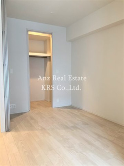 【寝室】 | OPUS RESIDENCE SHINSAIBASHI SOUTH | 4.5帖の寝室！ウォークインクローゼットはここにあります！