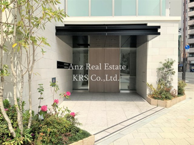 【エントランス】 | OPUS RESIDENCE SHINSAIBASHI SOUTH | オシャレなエントランス！緑もあってセンスたっぷり♪