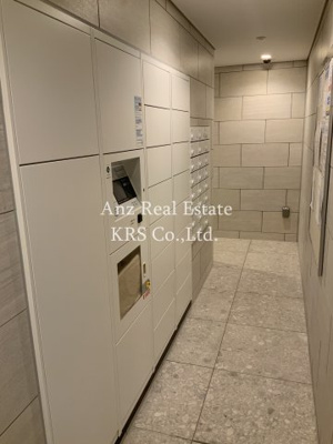 【その他共用部分】 | OPUS RESIDENCE SHINSAIBASHI SOUTH | 大切な荷物の受け取りに便利な宅配ボックス設置！