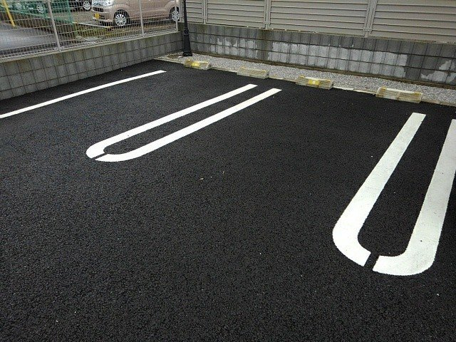 ラ・ルーチェⅡの駐車場