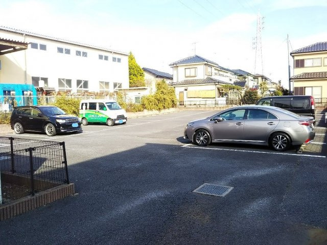 レオパレスおだまきの駐車場