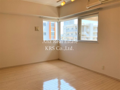 【居間・リビング】 | ルクレ北堀江 | 広々約11.5帖のLDK！照明付き！