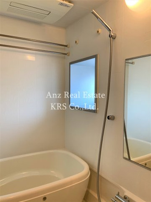 【浴室】 | ルクレ北堀江 | おしゃれなバスルーム♪小窓があります♪