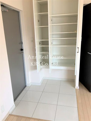 【玄関】 | ルクレ北堀江 | 広い玄関！収納スペースが盛りだくさん！整理が助かります♪