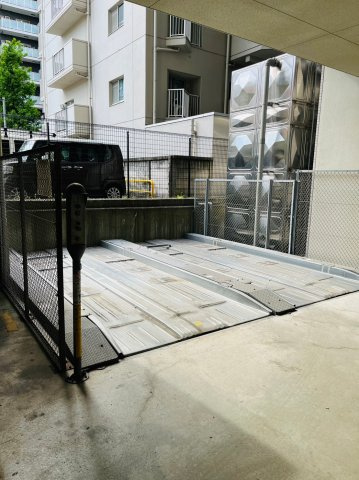 仲介手数料0円！！ライブコート丸の内1503の駐車場