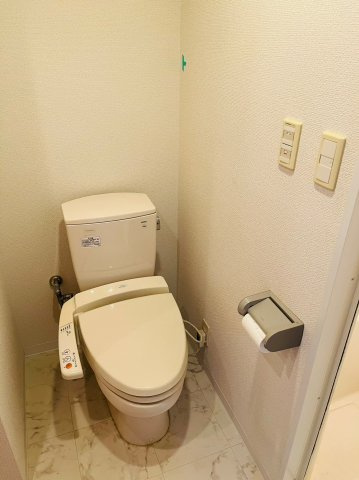 仲介手数料0円！！ライブコート丸の内1503のトイレ