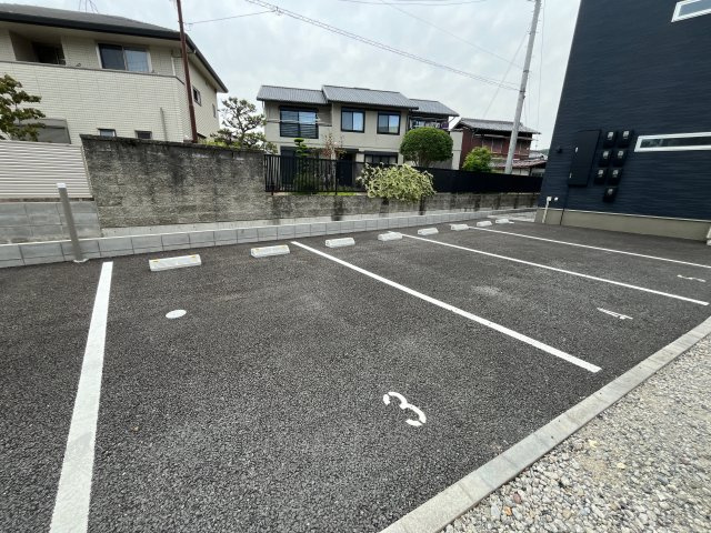 アイメゾン東山の駐車場
