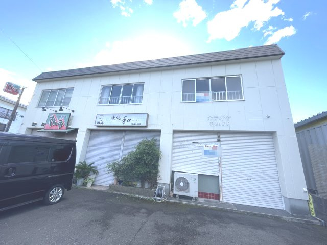 中西住居付貸店舗 部屋番号：３店舗の右端店の外観