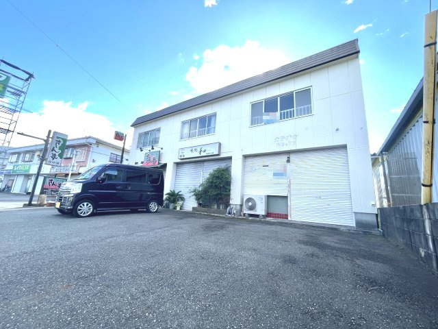 中西住居付貸店舗 部屋番号：３店舗の右端店の外観