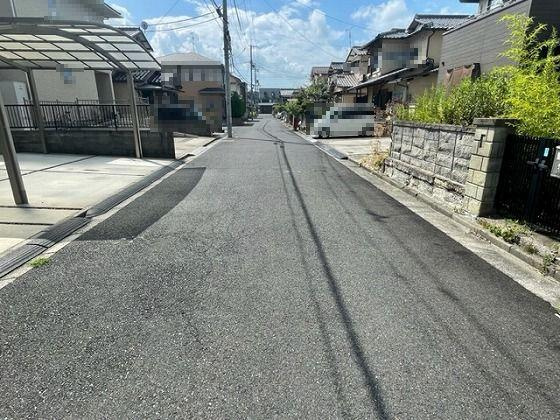 近江八幡市安土町下豊浦　売土地の前面道路含む現地写真