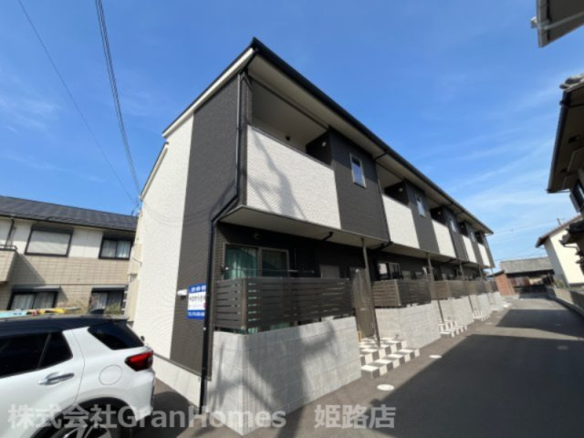 クリスタルハイツ土山の外観