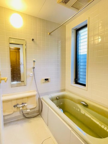 日の出町大久野　中古戸建の浴室|お風呂は追い炊き機能付き！