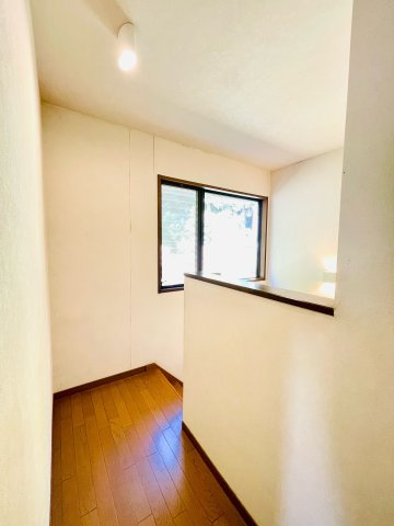日の出町大久野　中古戸建のその他|2階廊下