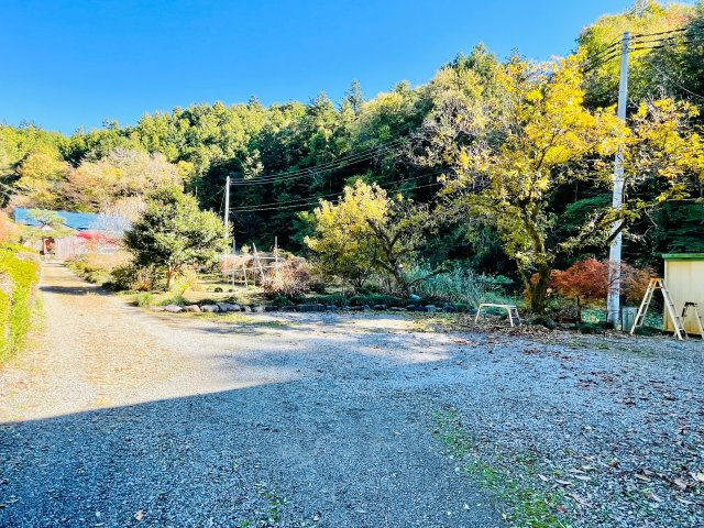 日の出町大久野　中古戸建の庭|周りは自然いっぱいです！