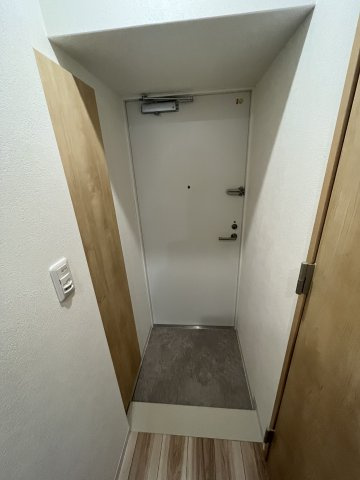 【玄関】アルファレガロ南中央町