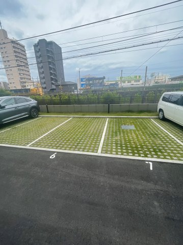 仲介手数料0円！！エスリード新栄グランラグジェの駐車場