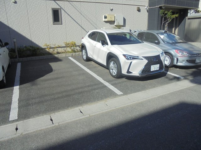 ルミエール二子の駐車場