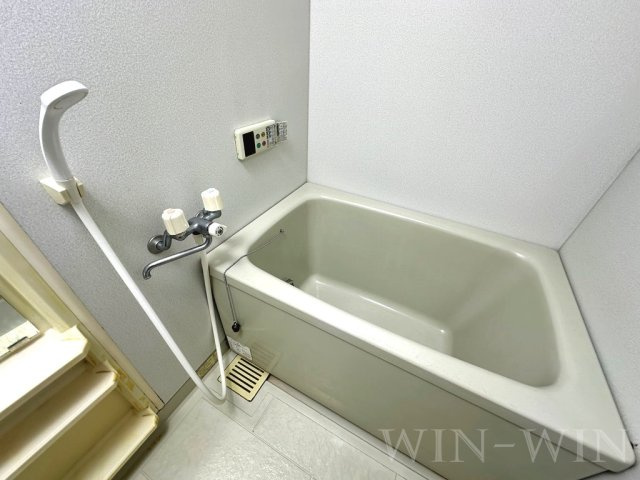 ホワイトハウス草間の浴室