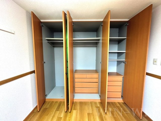 ホワイトハウス草間の収納