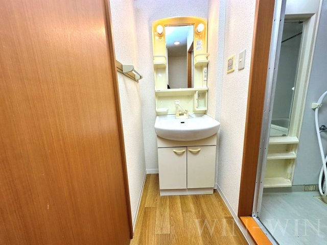 ホワイトハウス草間の独立洗面台