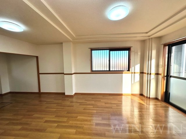 ホワイトハウス草間の居間・リビング