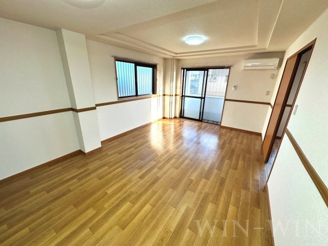 ホワイトハウス草間の居間・リビング