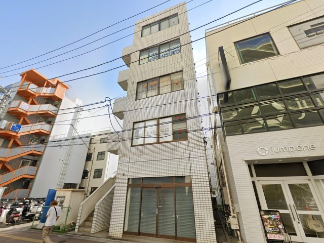 ヤマケンビルの外観