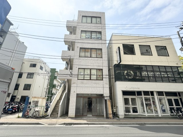 ヤマケンビルの外観