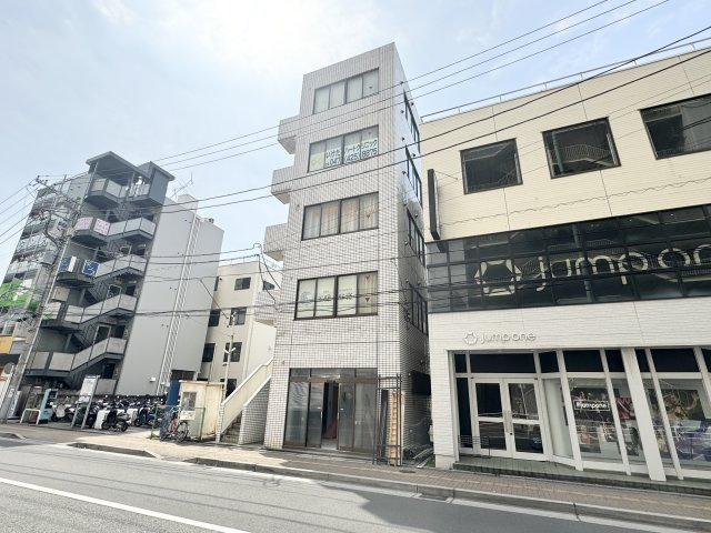 ヤマケンビルの外観