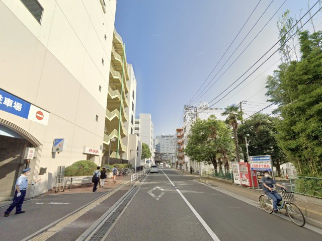 ヤマケンビルの周辺
